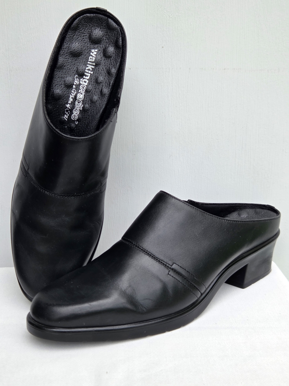 Walking Cradles Women's Caden Slip-On Heeled Clogs Black Size-9N